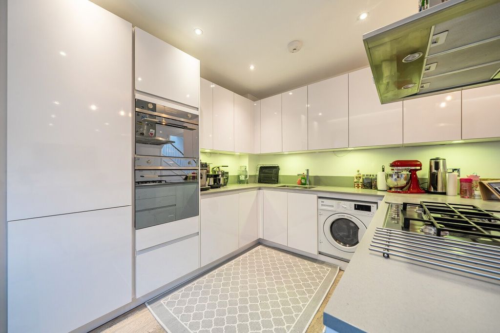 Property photo 2 of 18 Picture No. 27