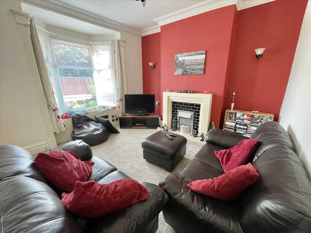 Property photo 3 of 11 Lounge