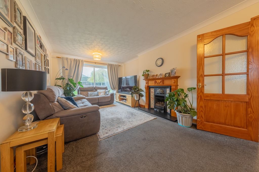 Property photo 3 of 27