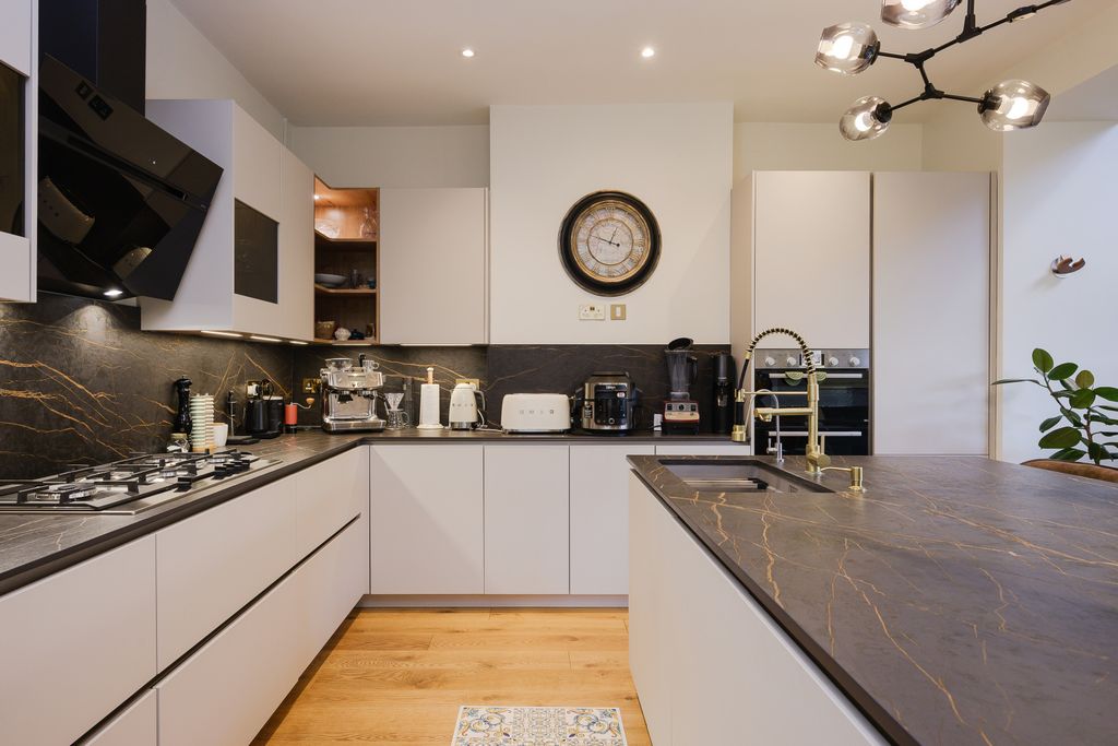 Property photo 2 of 17 Picture No. 02