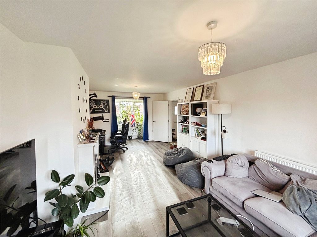 Property photo 2 of 13 Lounge