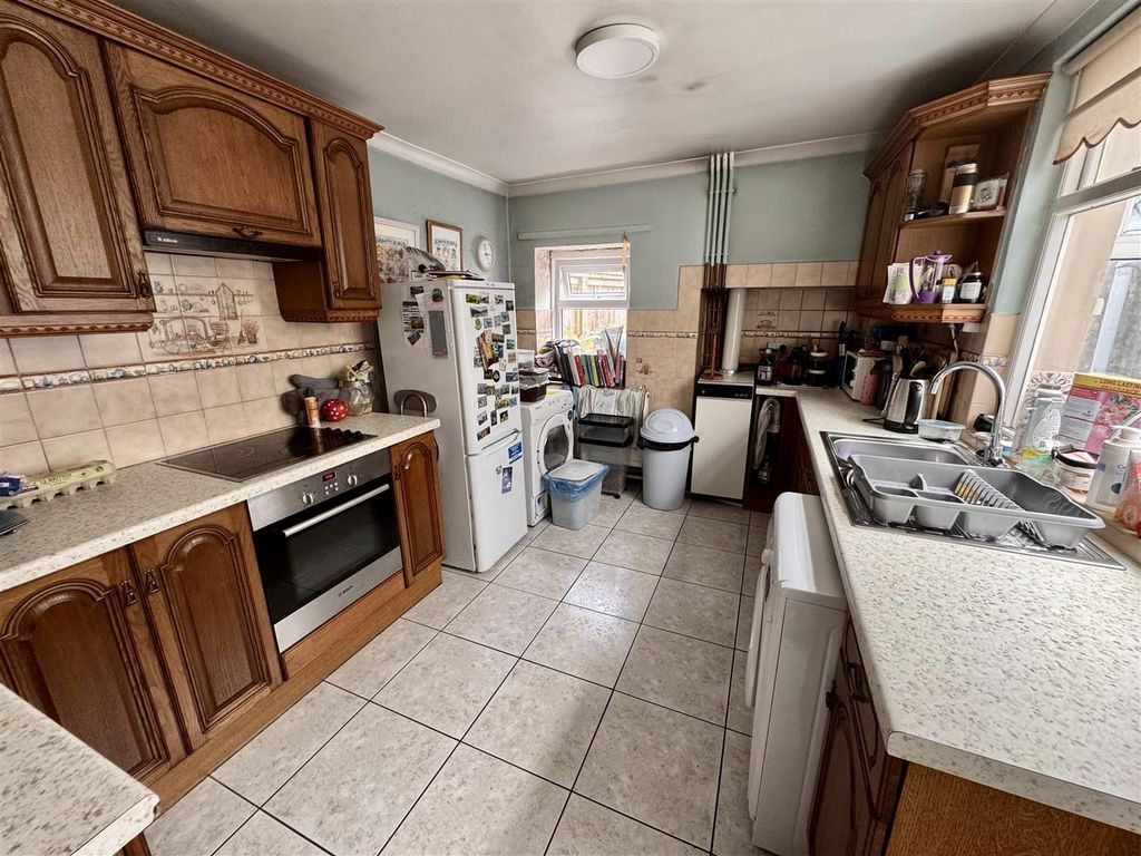 Property photo 3 of 14 Kitchen