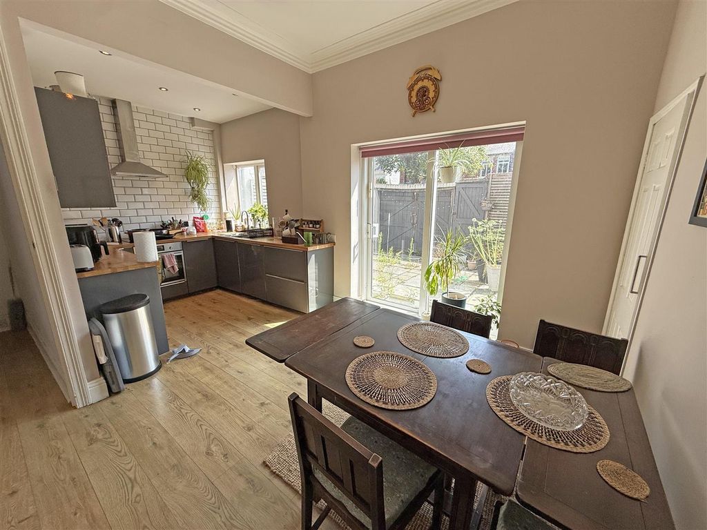 Property photo 3 of 11 Kitchen.Jpg