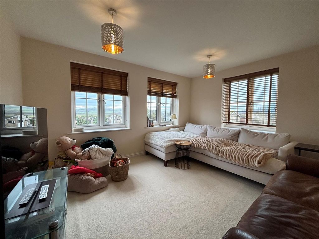 Property photo 2 of 10 Living/Dining Room