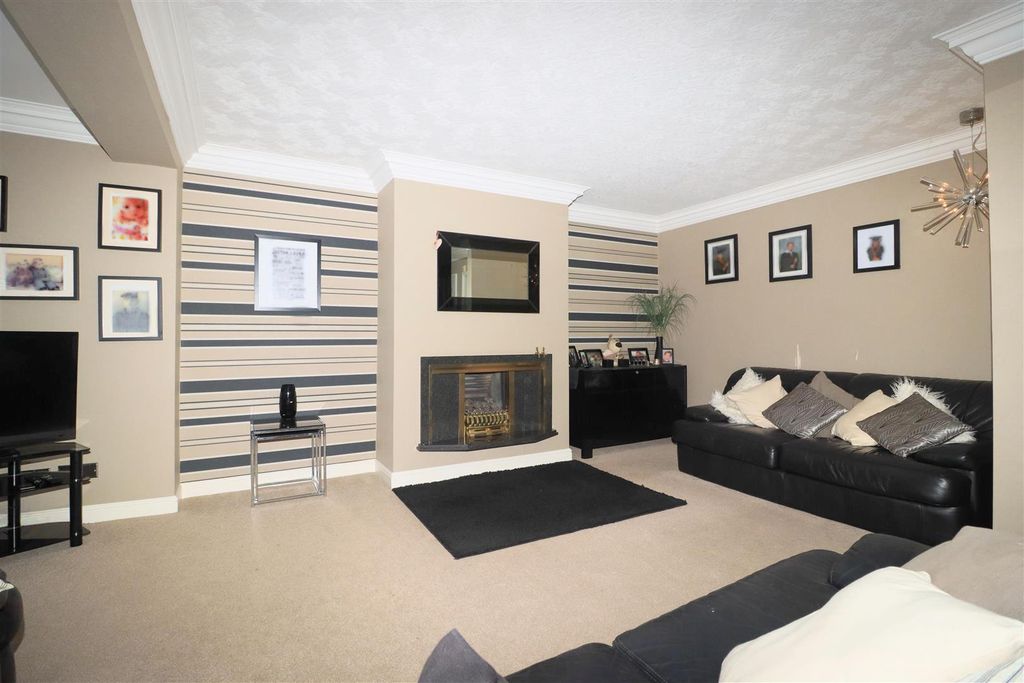 Property photo 3 of 10 Living Room