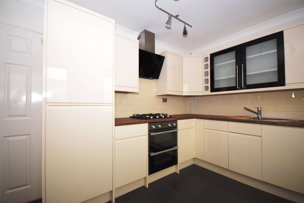 Property photo 2 of 9 Kitchen