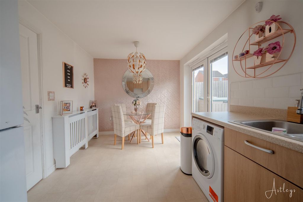 Property photo 2 of 19 Kitchen/Dining Room