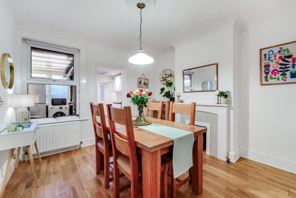 Property photo 3 of 15 Kingston Road