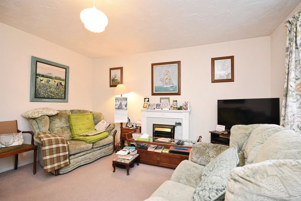 Property photo 2 of 20