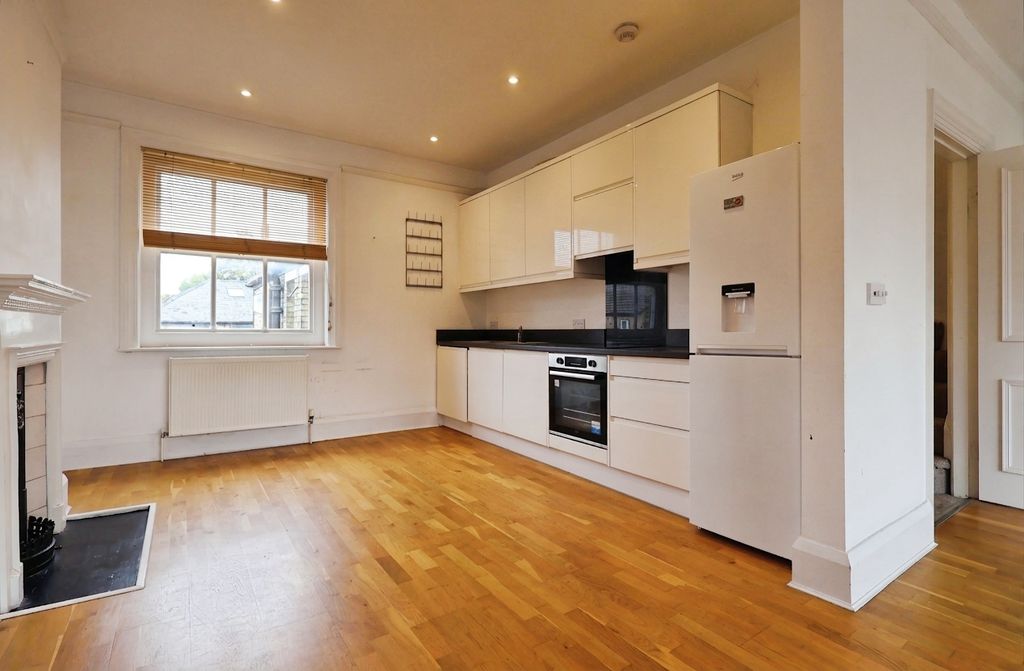 Property photo 2 of 30