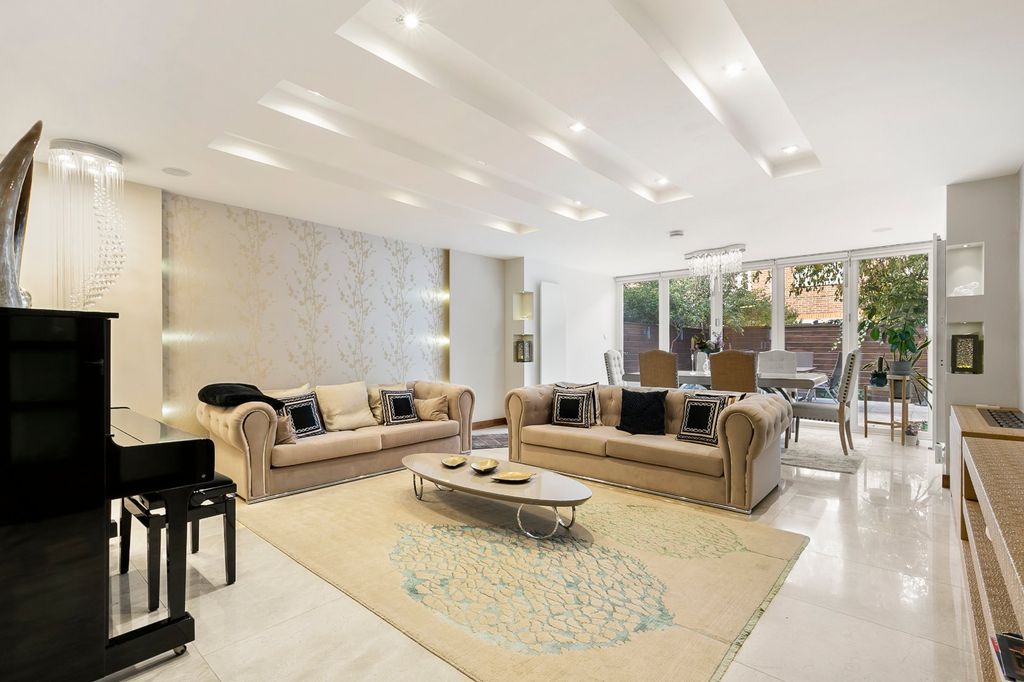 Property photo 2 of 20