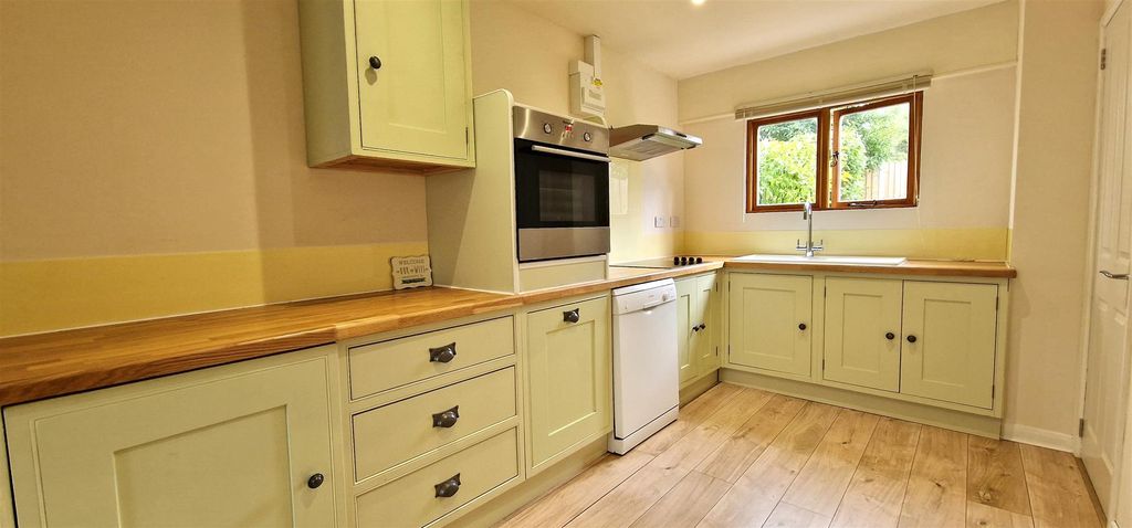 Property photo 2 of 8 The Barn Kitchen