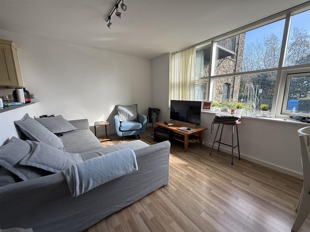 2 bed flat for saleLloyd George Avenue, Cardiff CF10