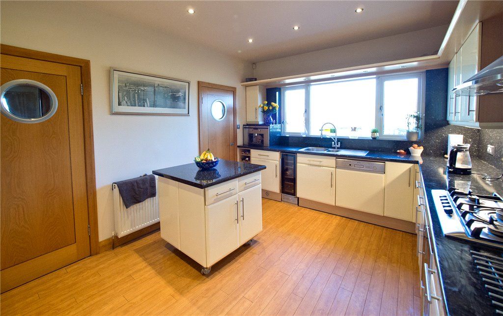 Property photo 3 of 29 Kitchen
