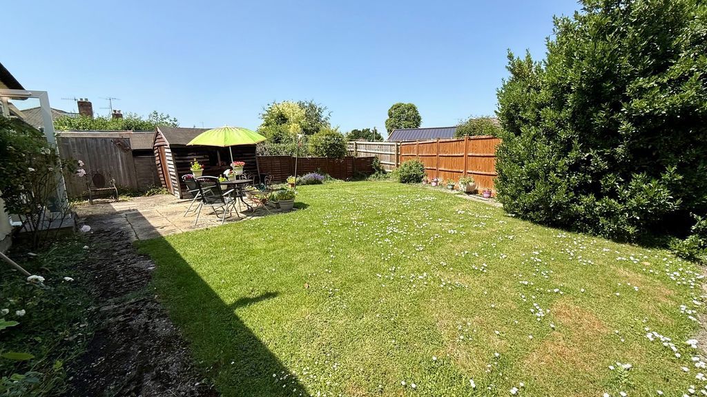 Property photo 2 of 9 Garden