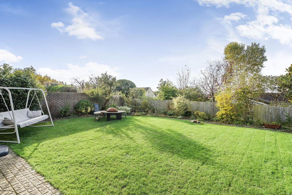 Property photo 3 of 18 Garden