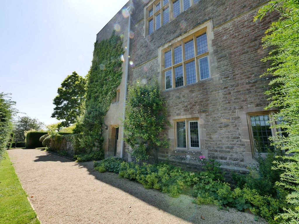 Property photo 1 of 5