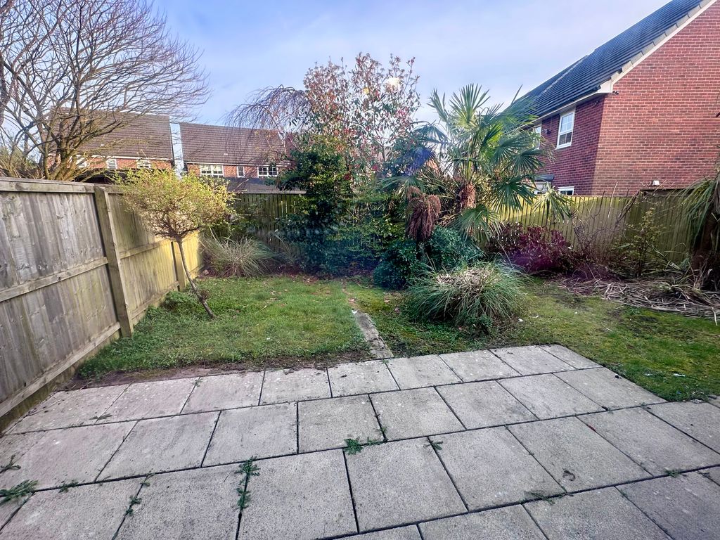 Property photo 2 of 12 Garden