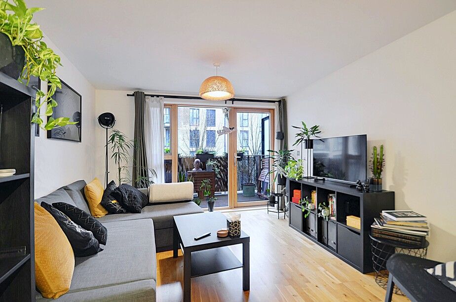 Property photo 3 of 25 Lounge Area (2).Jpg