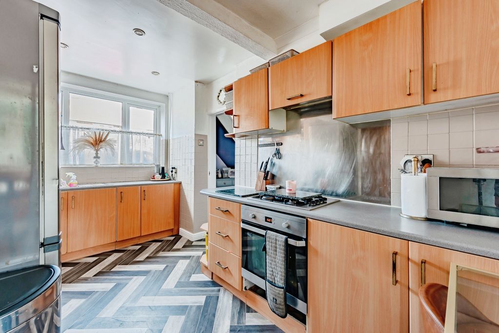 Property photo 2 of 14 Kitchen