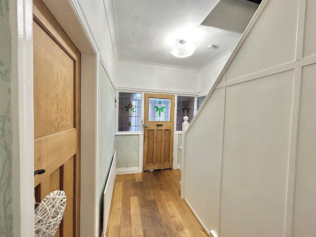 Property photo 2 of 12 Hallway.Jpg