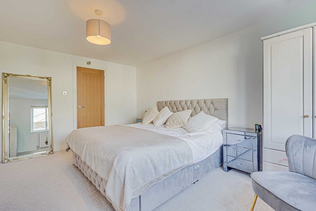 Additional image 21 of 4 bed detached house for saleThundersley Park Road, Benfleet SS7