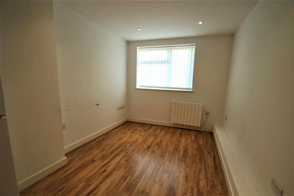 Property photo 2 of 5 Abbey Court 6 - Lounge.Jpg