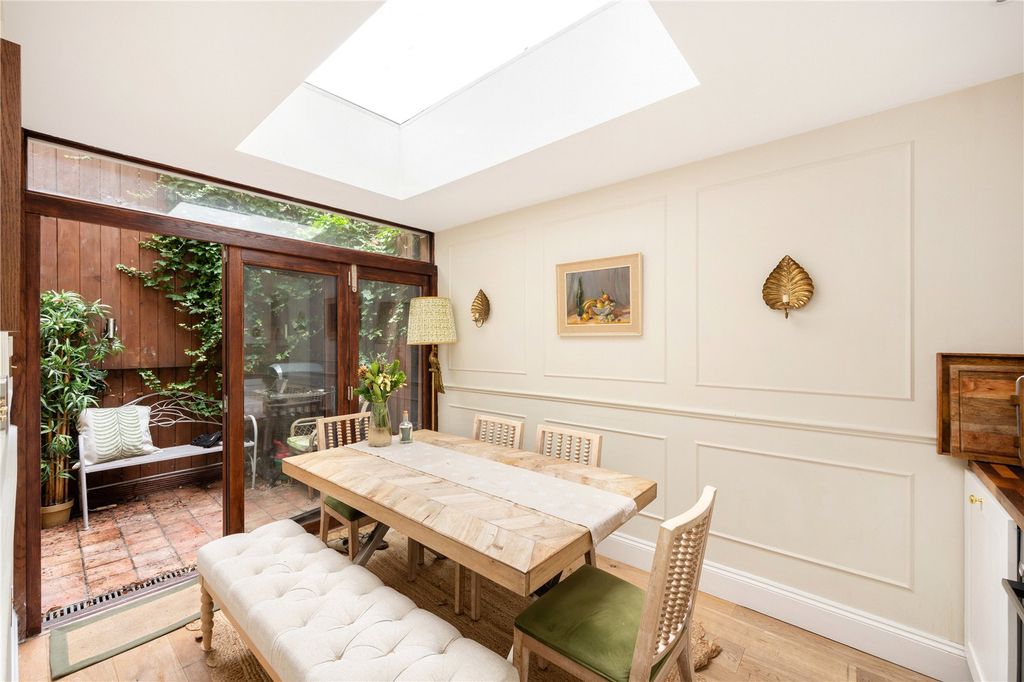 Property photo 2 of 16 Picture No. 17