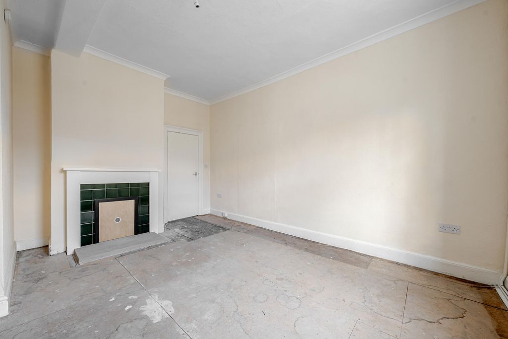 Property photo 3 of 10 Living Room