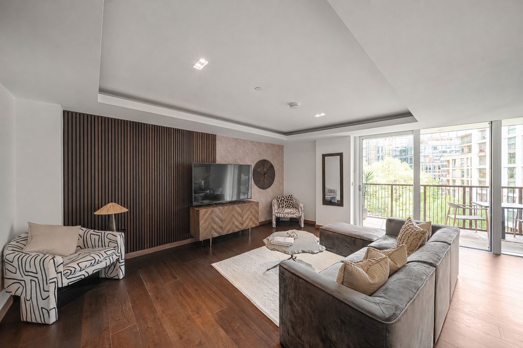 Property photo 3 of 16 Paddington Gardens B501-26.Jpg