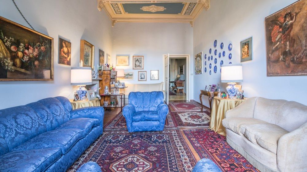 Property photo 1 of 32