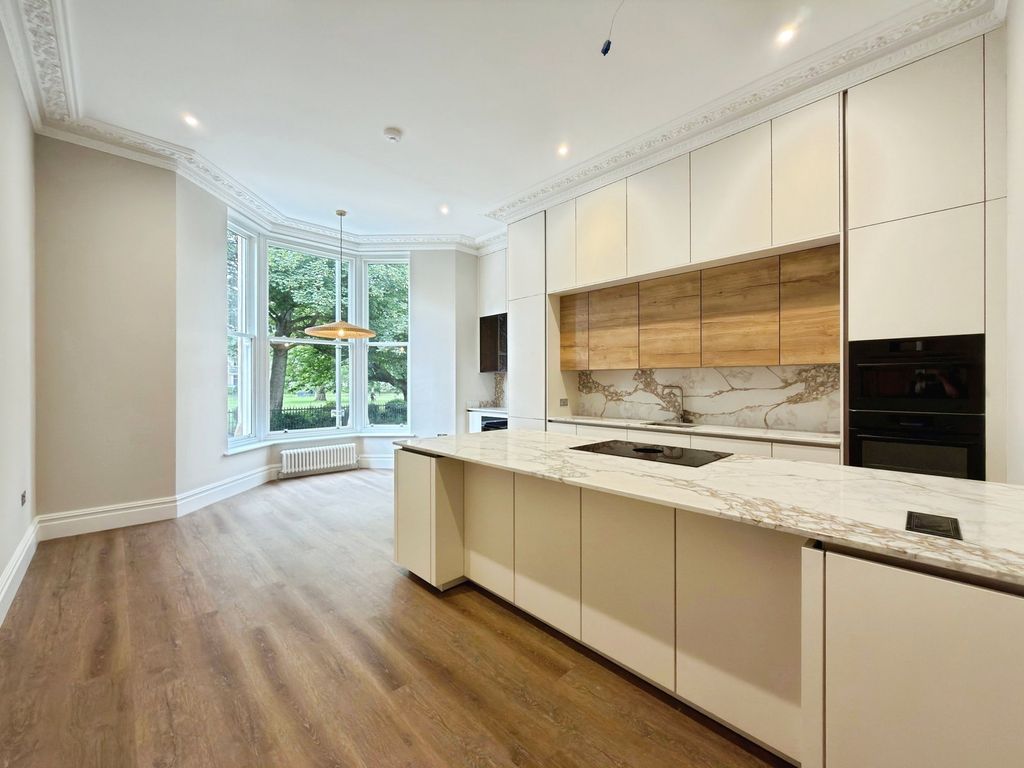 Property photo 2 of 37