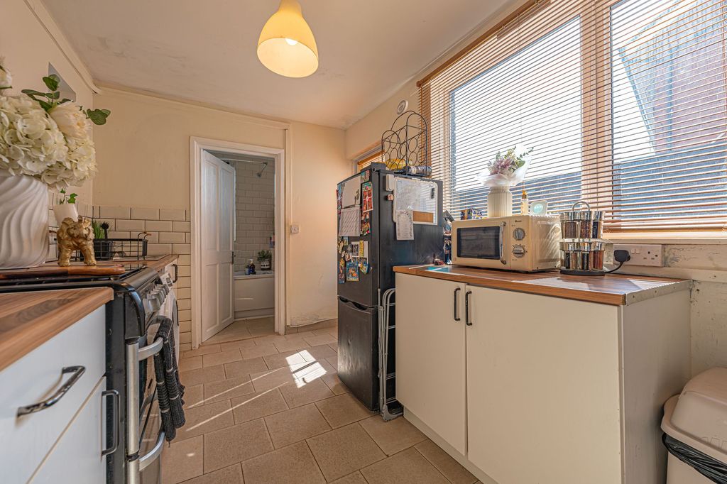 Property photo 2 of 23