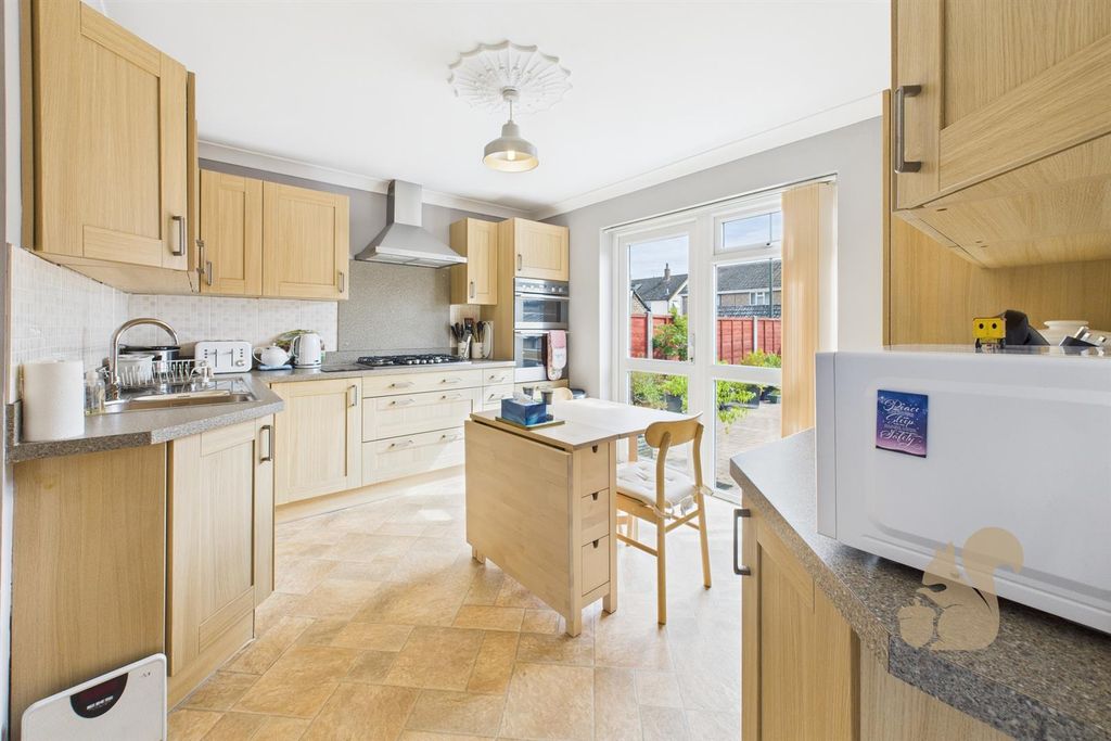 Property photo 2 of 19 Kitchen
