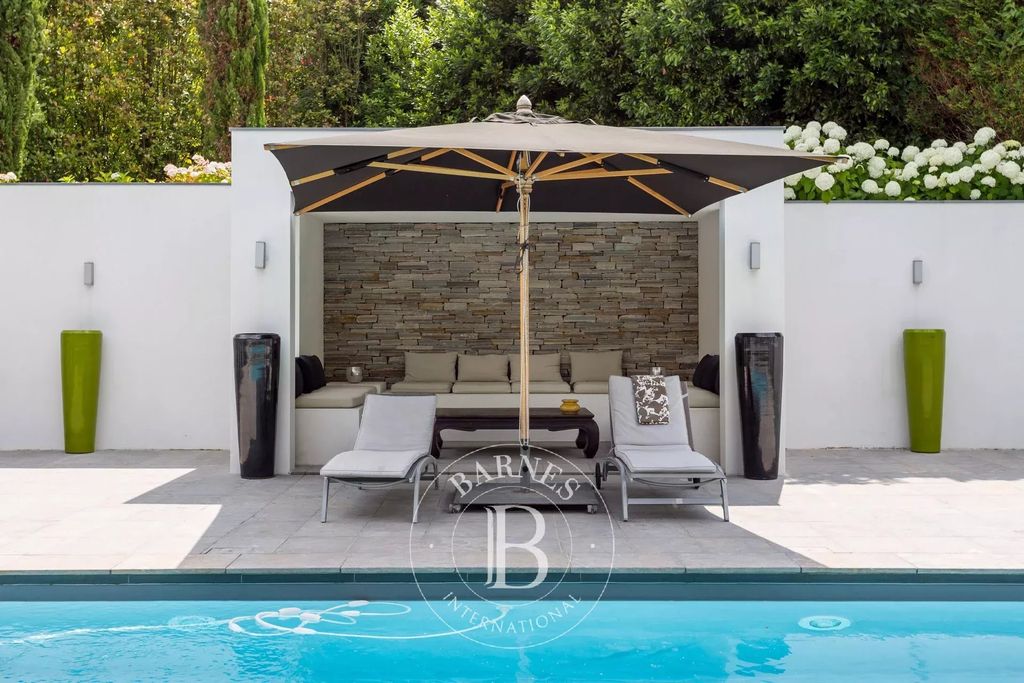 Property photo 2 of 21 Swimming Pool