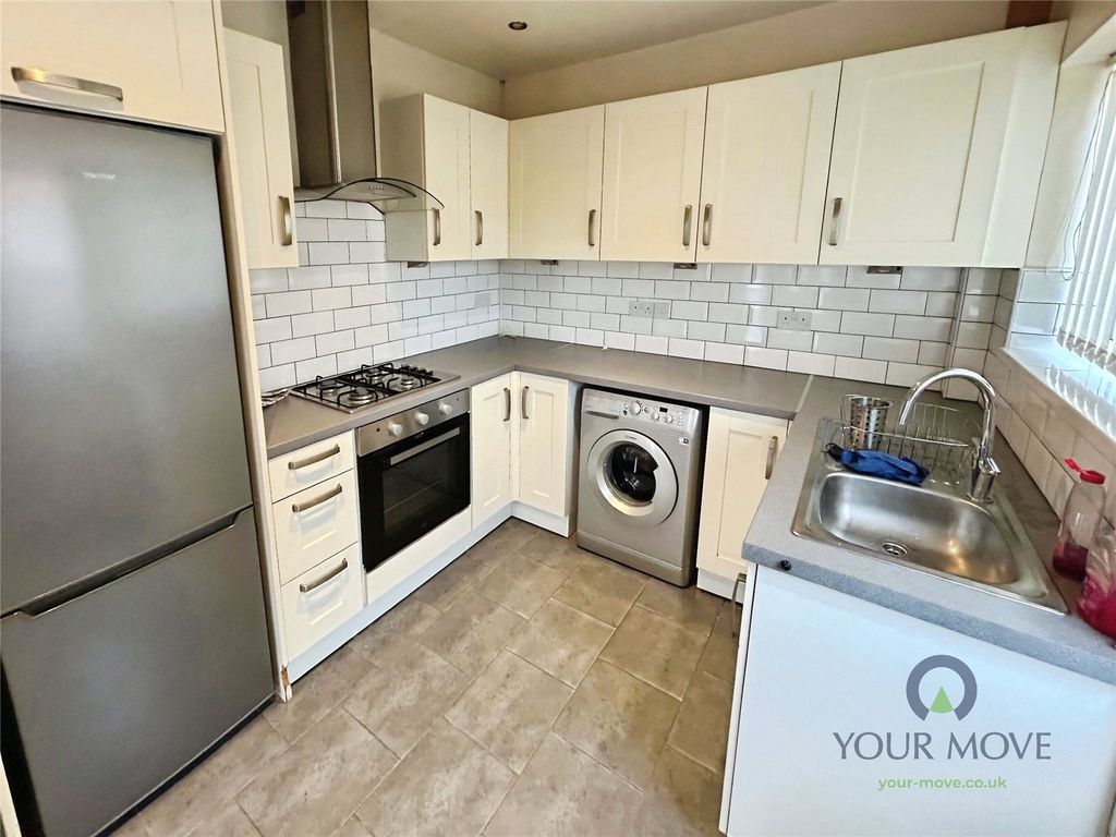 Property photo 3 of 12 Kitchen