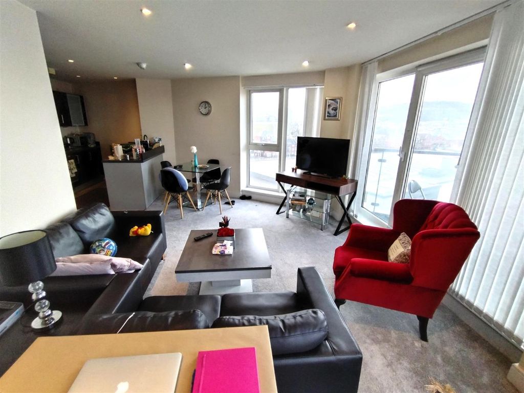 Property photo 3 of 14 Lounge.Jpg