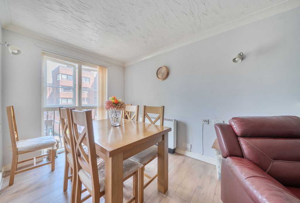 Property photo 2 of 12 1471674-11-6A26F8...