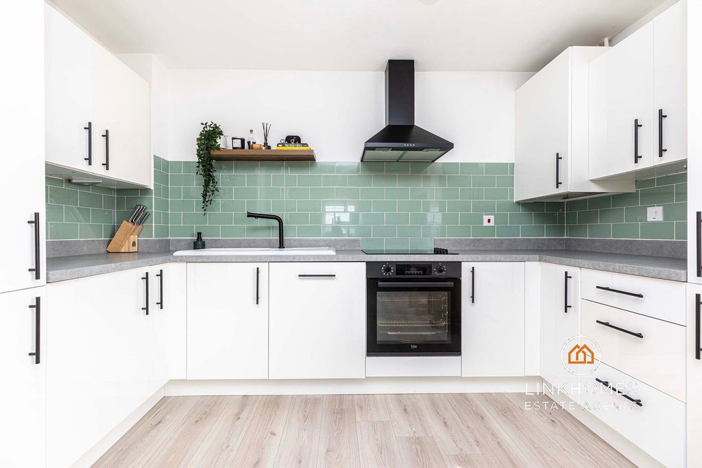 Property photo 2 of 25