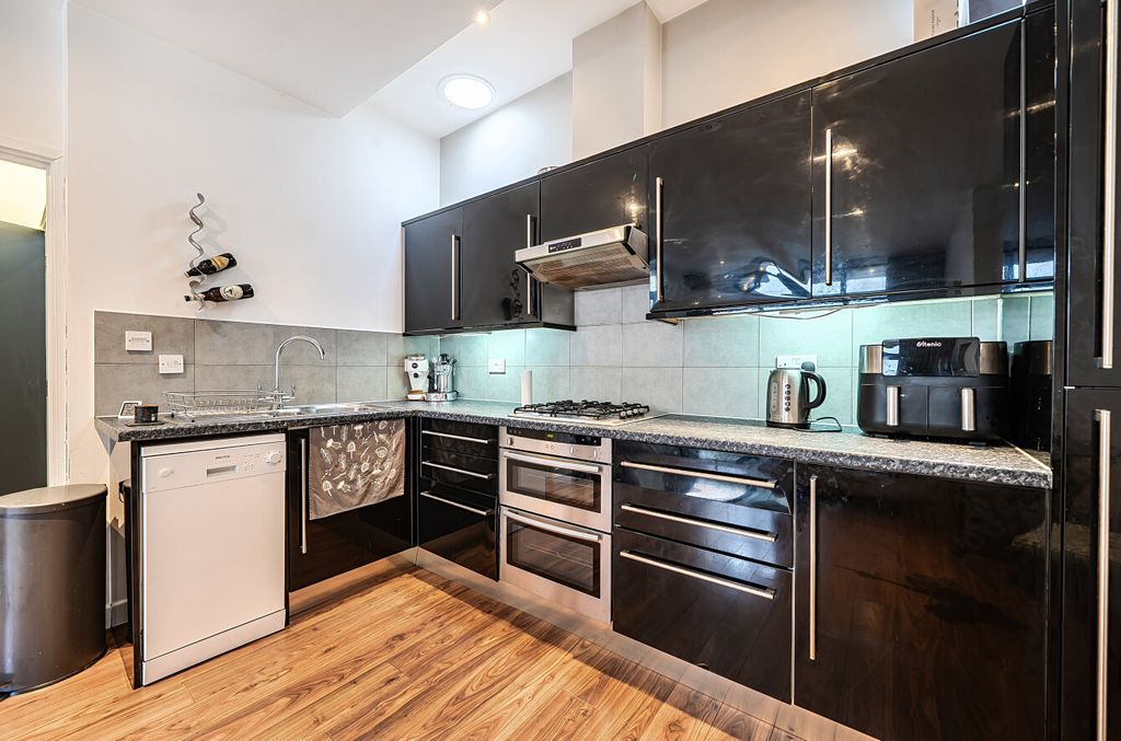 Property photo 3 of 14 1472436-18-6A299c...
