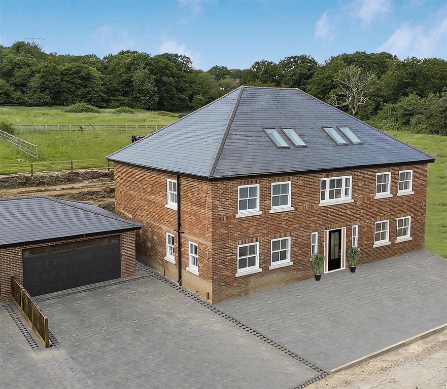 Property photo 1 of 30 Ivy Chimneys