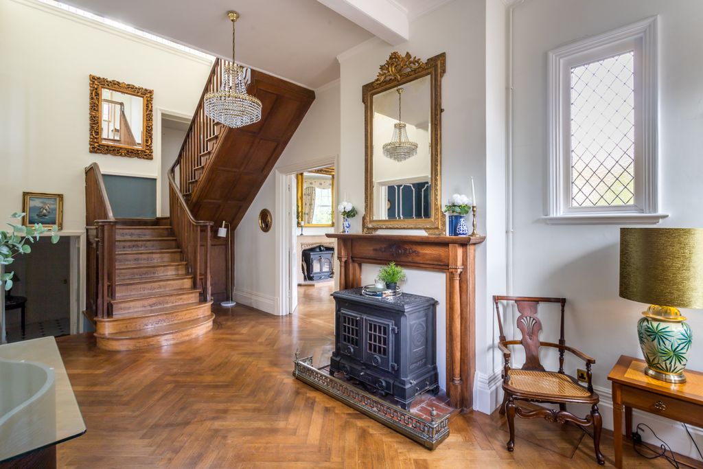 Property photo 2 of 23