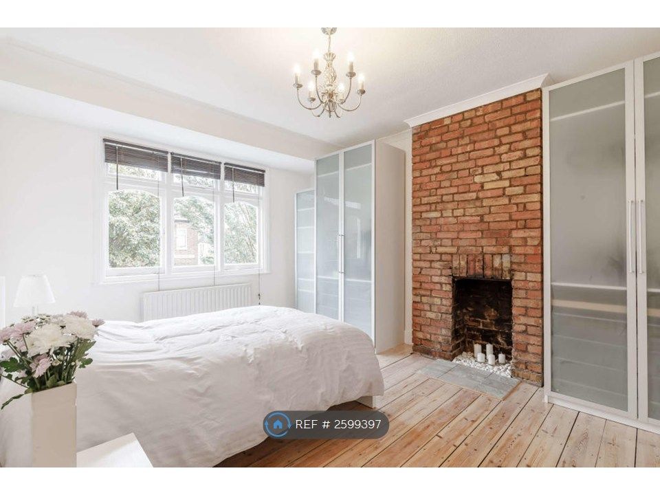 Property photo 2 of 7 Double Bedroom 1