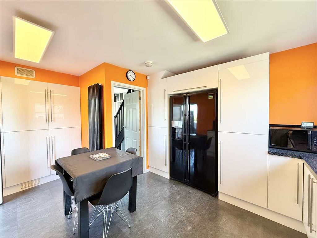 Property photo 3 of 32 Kitchen Diner