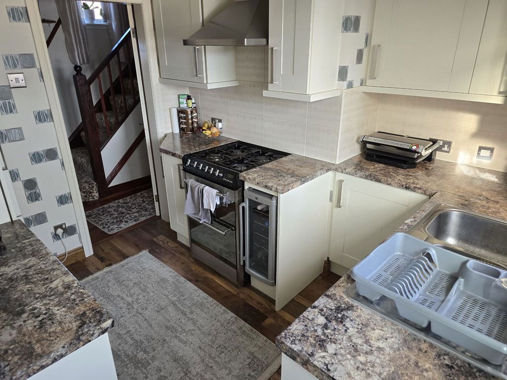 Property photo 2 of 21