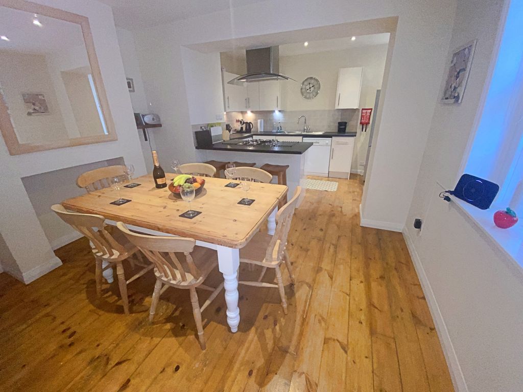 Property photo 2 of 23 Diner/Kitchen