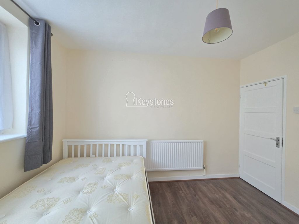 Property photo 1 of 10 Double Bedroom