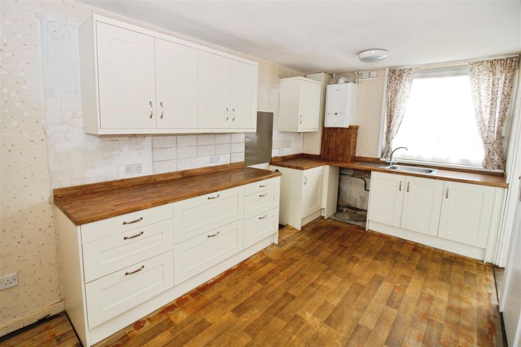 Property photo 2 of 12 Dining Kitchen