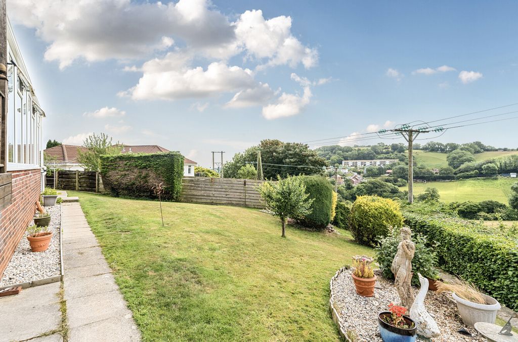Property photo 2 of 24 1306695-5-684969A...