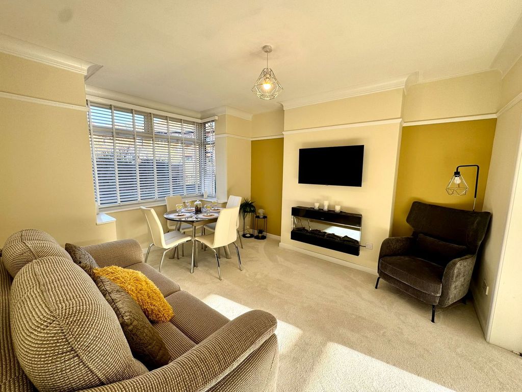 Property photo 2 of 31